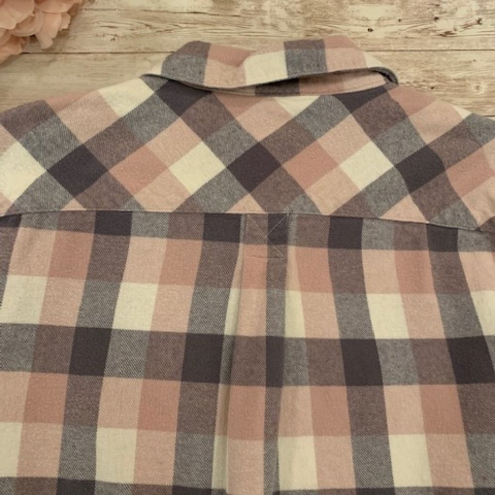 Shyanne Flannel Shirt with Lace Detail - Picture 5 of 9